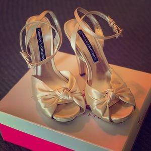 Chinese Laundry Baldwin High Heel in Ivory